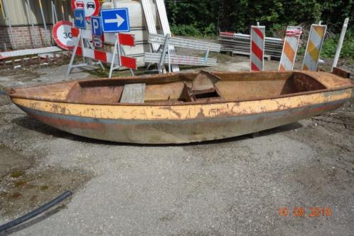 stalen roeiboot 4 m1, 3 mm plaatwerk met visbun