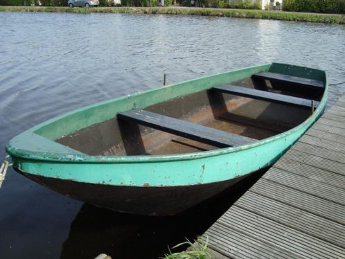 Stalen roeiboot (4,00 bij 1,40) met roeispanen