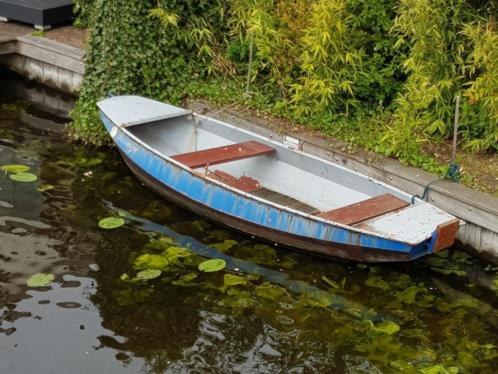Stalen roeiboot