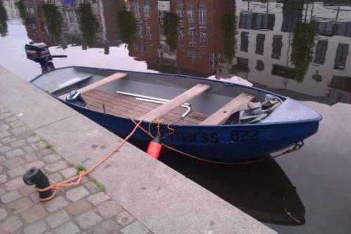 stalen roeiboot 