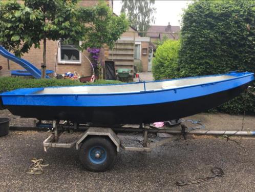 Stalen roeiboot met 8 pk motor