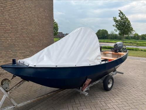 Stalen Roeiboot met Johnson bb 6 pk 2 takt 2 cilinder