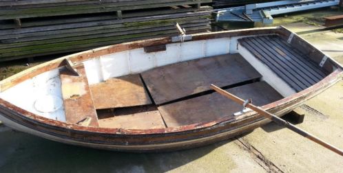 Stalen roeiboot sloep