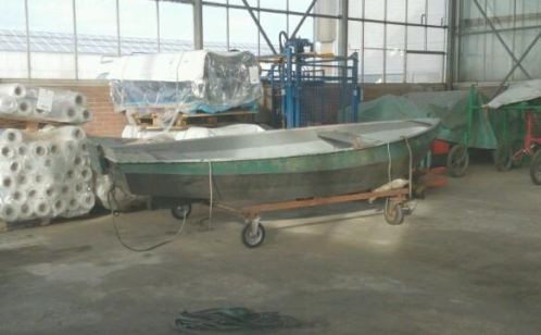 Stalen visboot  roeiboot  5pk Mercury  toebehoren