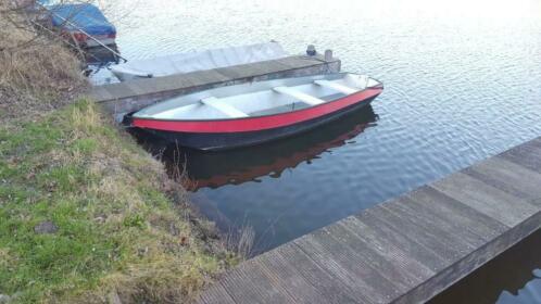 Stalen vissersroeiboot 