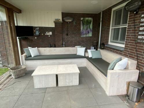 Steigerhouten hoekbank met 2 tafels