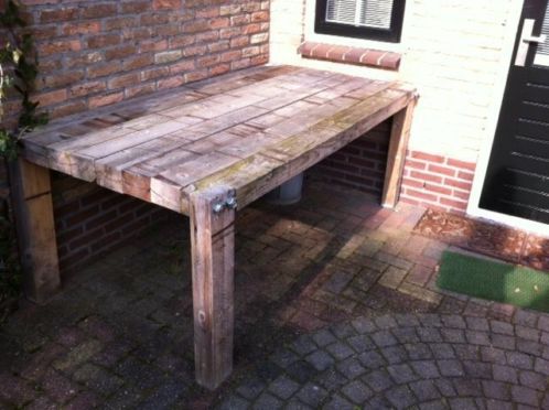 Steigerhouten tuintafel