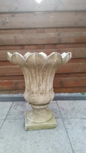 Stenen vaas voor buiten