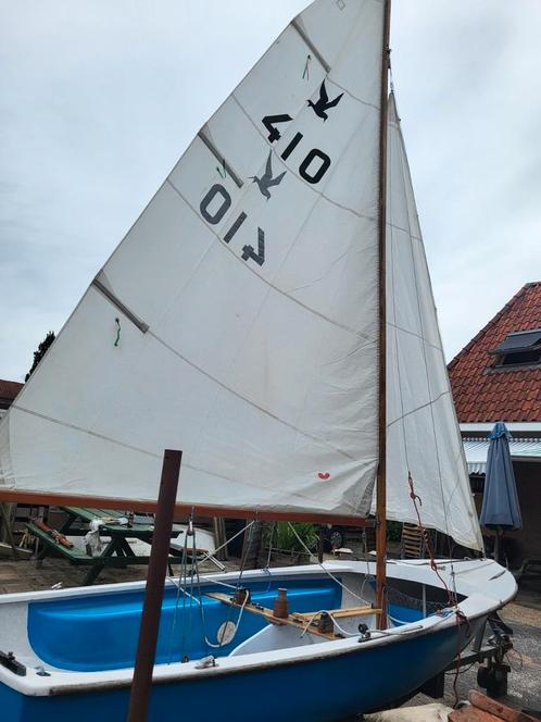 Stern met mast en zeilen, met trailer