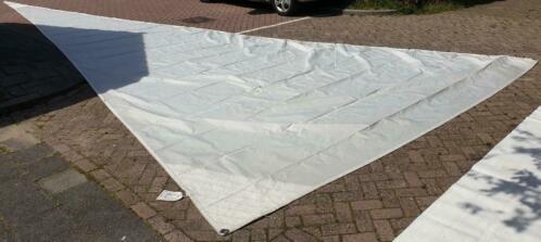 Stevige fok met leuvers VL 11.40 X AL 10.85 X 4.77