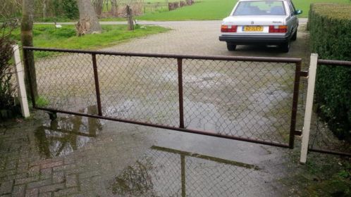 stevige ijzeren poort met wieltje, 3,40 meter breed