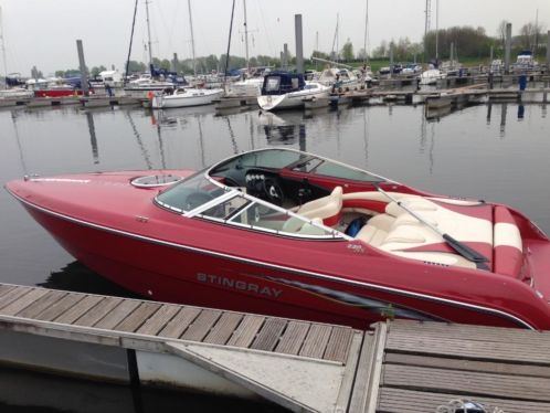 Stingray 220 SX - schakelbare uitlaat, bimini, winterzeil