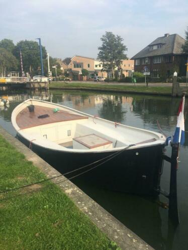 Stoere zwarte sloep 8 meter sabb diesel