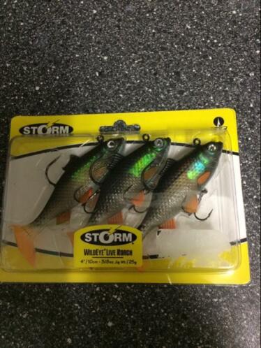 Storm pluggen. Wildeye live roach 10cm 25gr nieuw