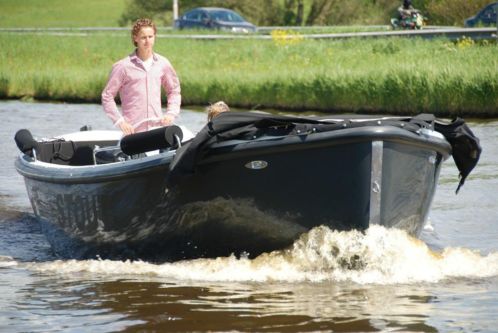 STOUT 750 een eyecatcher op het water NU NAJAARSUITVERKOOP