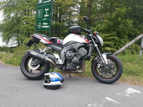 Strakke Yamaha FZ1N 2010