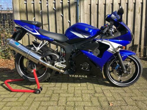 Strakke Yamaha YZF R6 2004