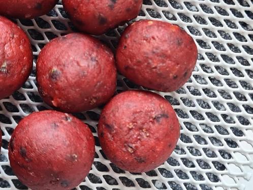 Strawberry Nuts Boilies