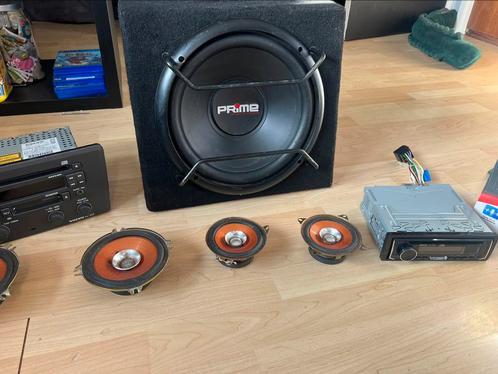 Subwoofer en speakers en auto radios