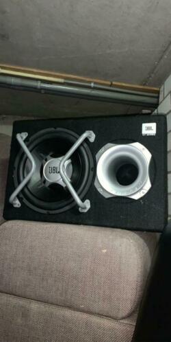 Subwoofer JBL met ingebouwde versterker