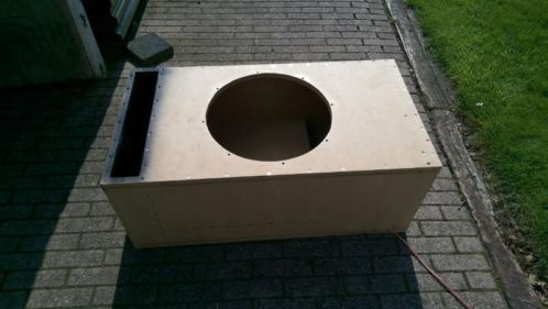 Subwoofer kist 18034 gepoort