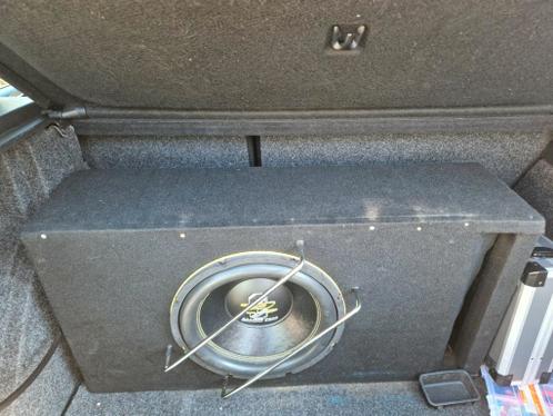 Subwoofer met kist en versterker