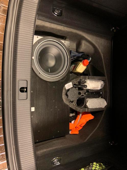 Subwoofer met versterker voor inbouw in Audi A5 Sportback