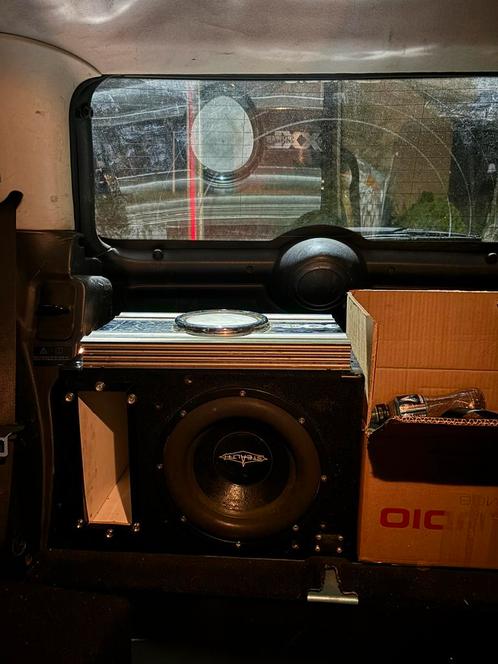 Subwoofer set auto met versterker baskist