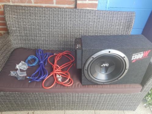 Subwoofer  versterker met alle benodigde kabels