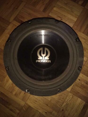 subwoofers met kabels