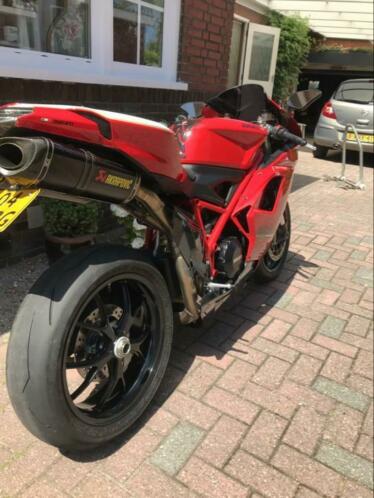 Super mooie Ducati 848 EVO lage km stand