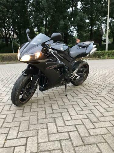 Super mooie nette Yamaha R1 met 18000 op teller