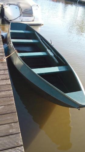 Super mooie, puntgave, stalen roeiboot  visboot  bijboot