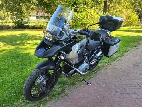 Super nette BMW R 1200 GS (Triple Black) met navigatie.