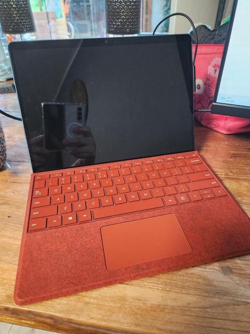 Surface 9 pro dockstation, pen en toetsenbord. Windows11pro