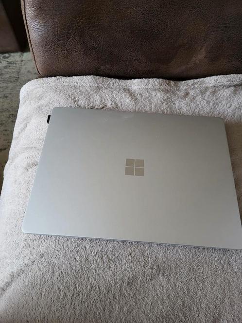 Surface go (laptop) in uiterste nieuwstaat