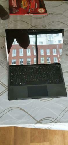 Surface Pro 4 - i5 8GB 256GB met oplader en pen -geen toets.