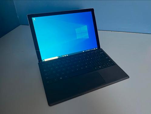 Surface Pro 5 8GB 256GB i5 Windows Pro met toetsenbord cover