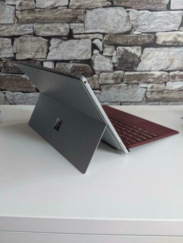 Surface pro 5  type cover