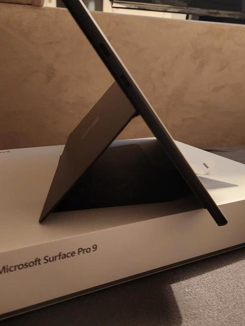 Surface Pro 9 i5 256GB Graphite. Nieuw, nooit gebruikt.