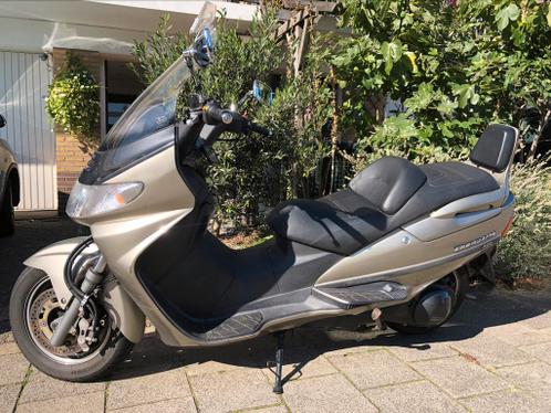 Suzuki Burgman 400AN motorscooter uit 2000