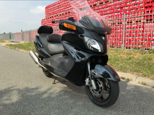 Suzuki Burgman AN 650 motorscooter