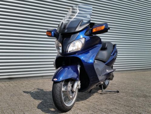 Suzuki Burgman an 650, rijklaar en in nieuwstaat.