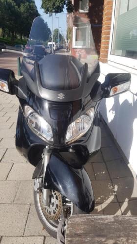 Suzuki Burgman AN650 BJ0392009 werkelijk als nieuw incl.TOMTOM