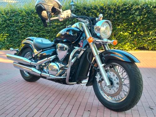 Suzuki C800 intruder. Bj 2010 met 12000 km   Zwart. Custom