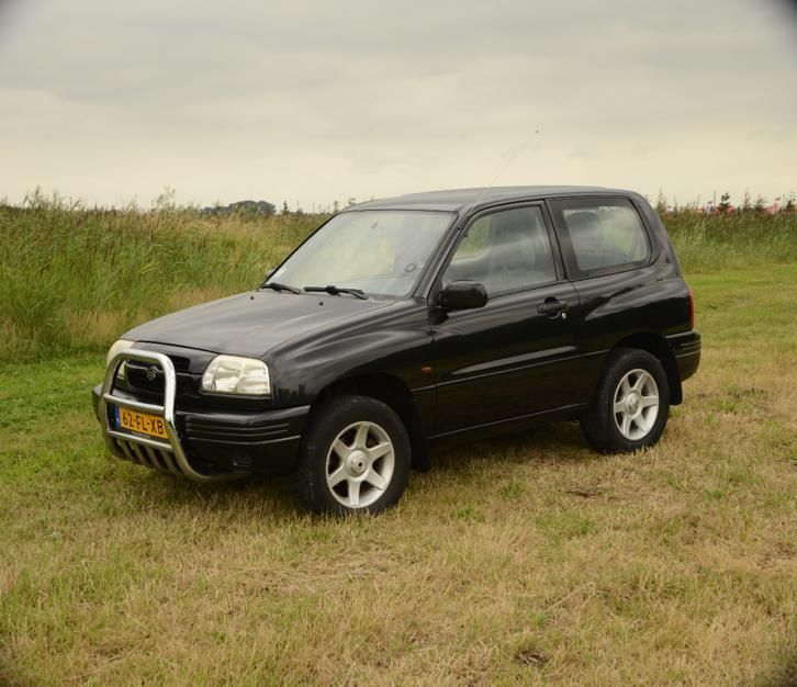 Suzuki Grand Vitara 2.0 bj 2000 Zwart