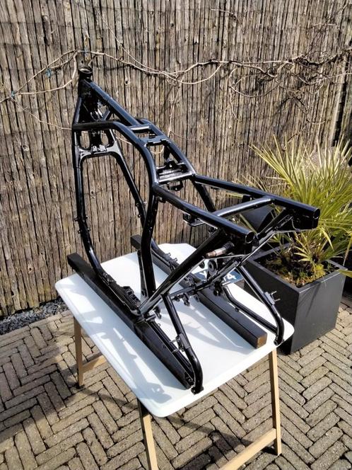 Suzuki GS750 GS 750 frame.
