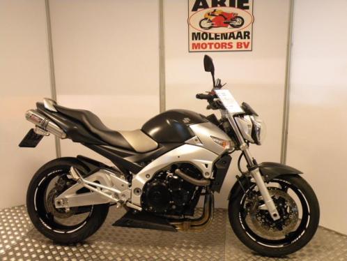 Suzuki GSR600.