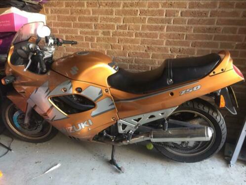 Suzuki GSX-750 F