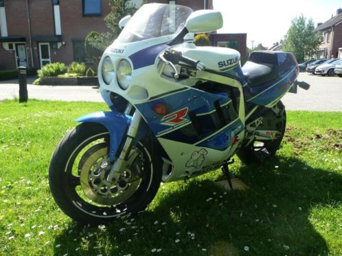 Suzuki GSX R oldscool racer GSXR met oliegekoelde blok